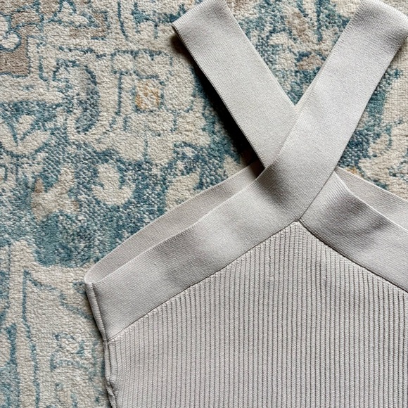 Aritzia Babaton Sculpt Knit Criss Cross Halter Cropped Tank Top in Cream Size XS - Picture 4 of 5